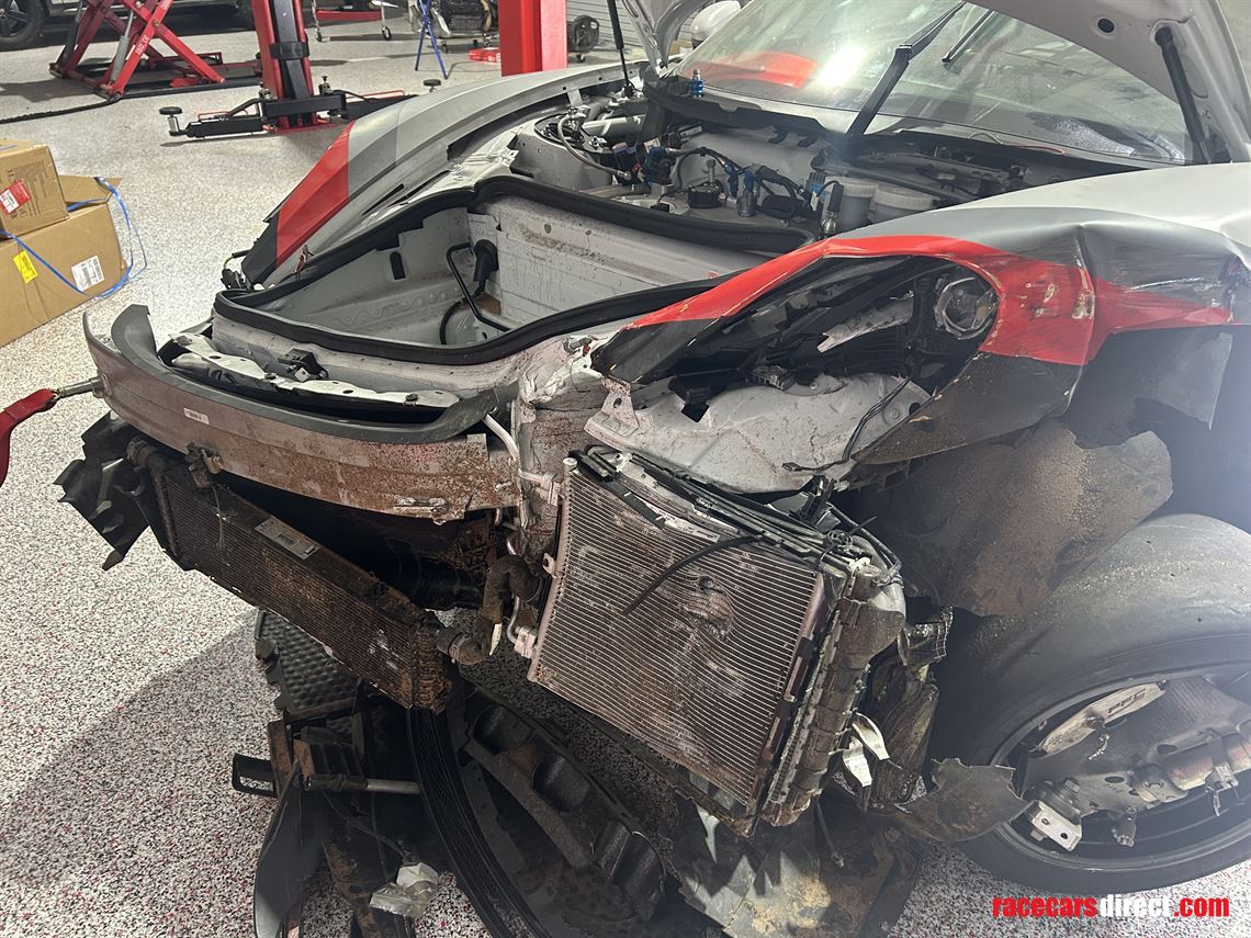 porsche-cayman-gt4-my2019-crash-damaged