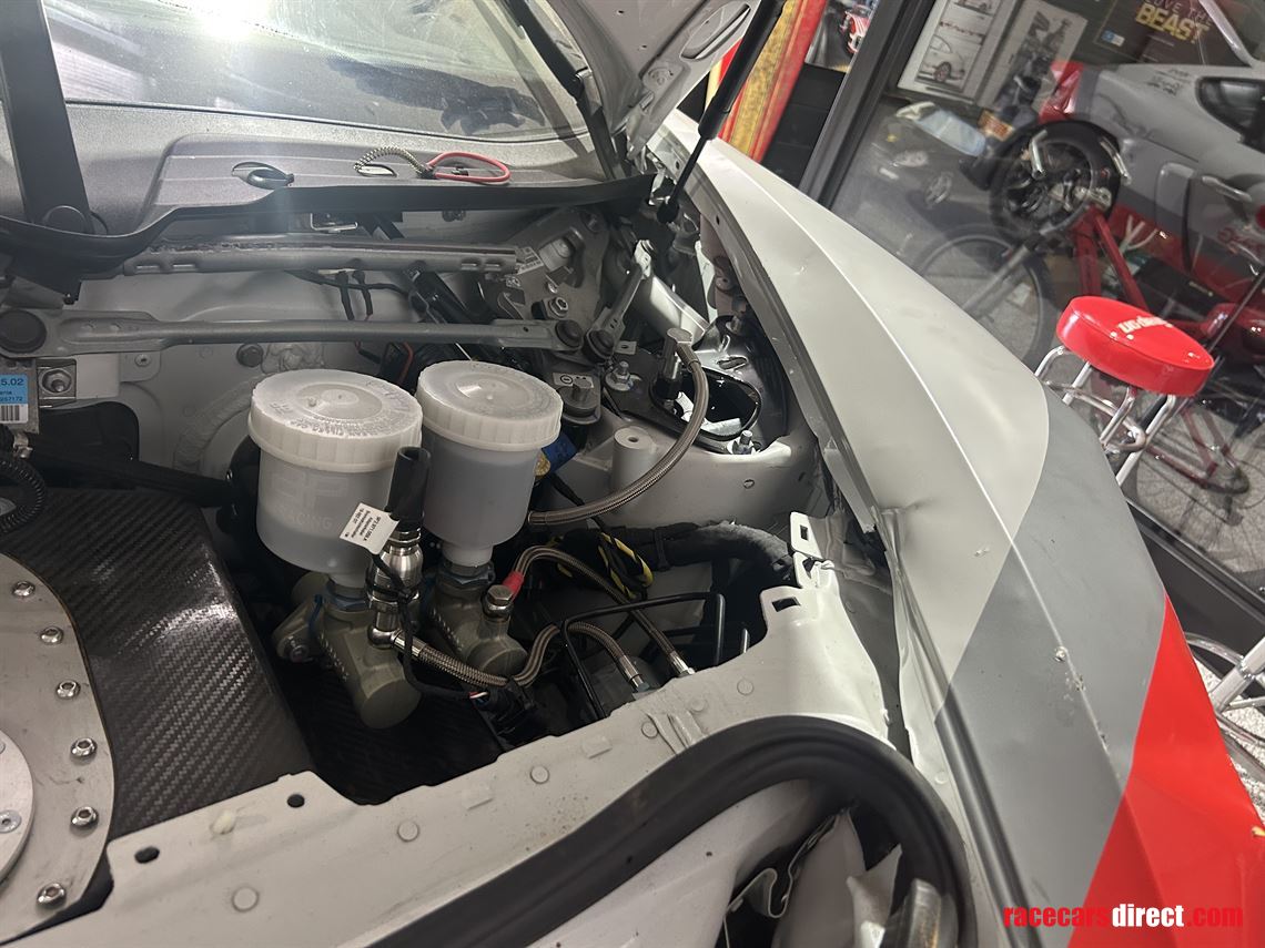 porsche-cayman-gt4-my2019-crash-damaged