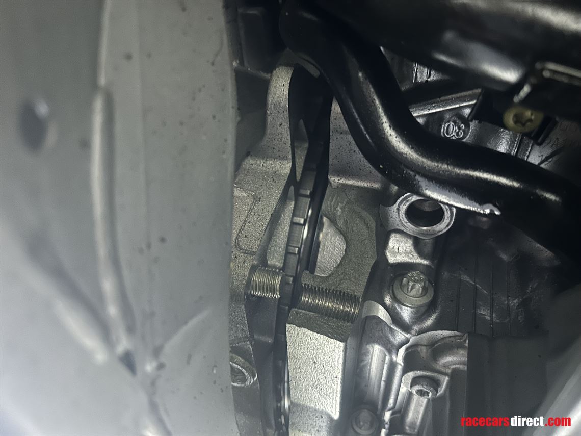 porsche-cayman-gt4-my2019-crash-damaged