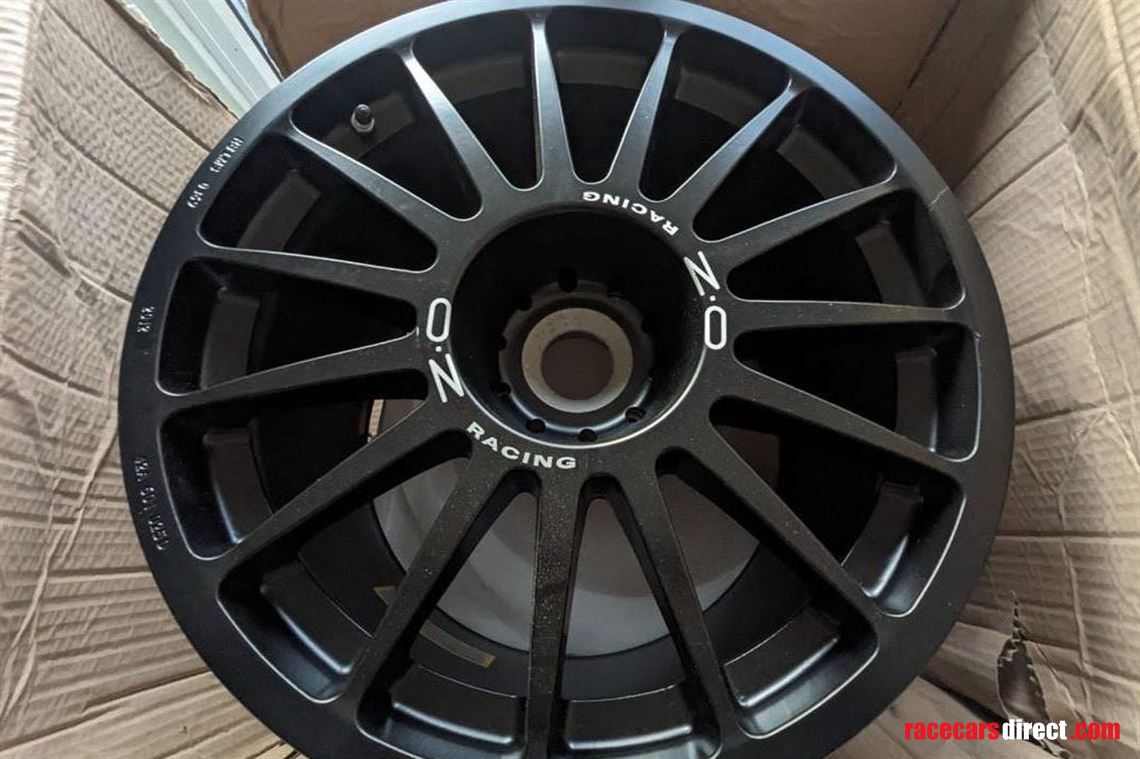 brand-new-audi-gt3-r8-wheels