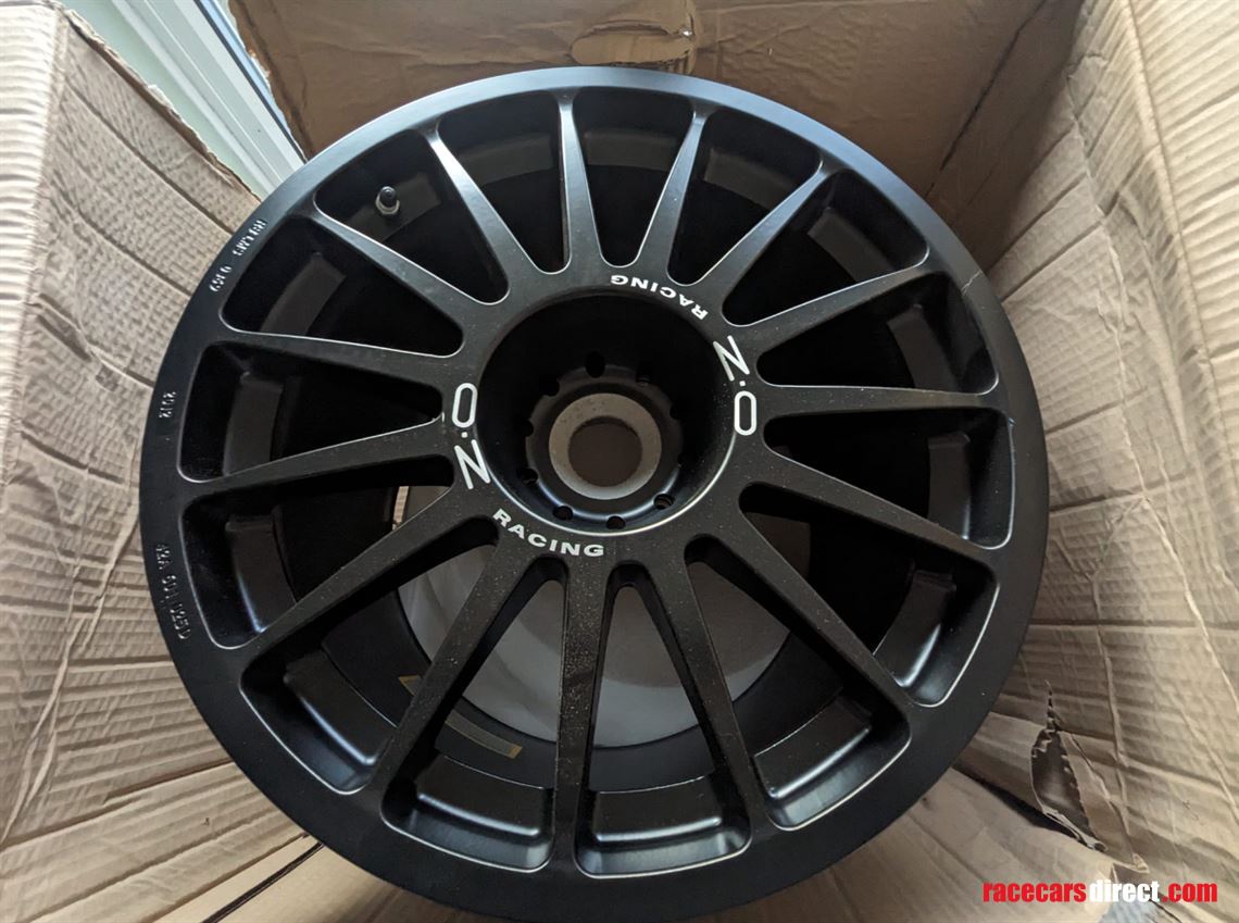 brand-new-audi-gt3-r8-wheels
