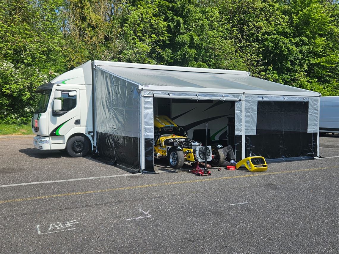 Racecarsdirect.com - Motorhome and trailer rig