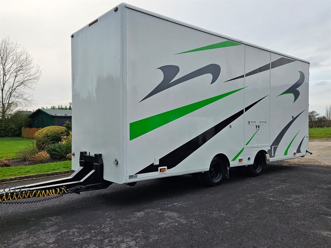 Racecarsdirect.com - Motorhome and trailer rig