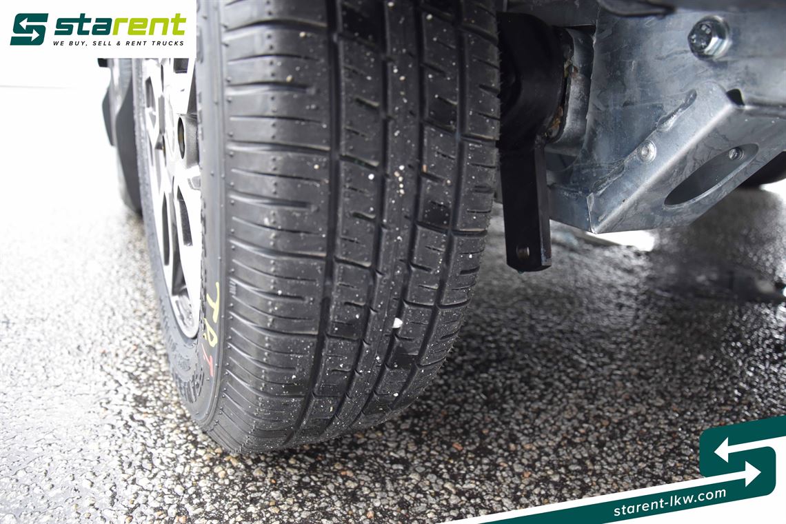 bjt-box-van-600-with-rear-view-camera-led-lig