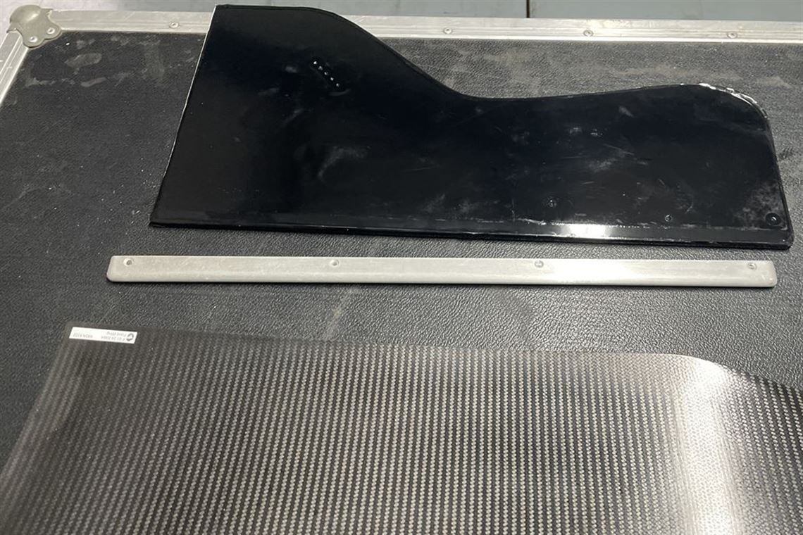 Front F3 carbon fiber mainplane and endplates