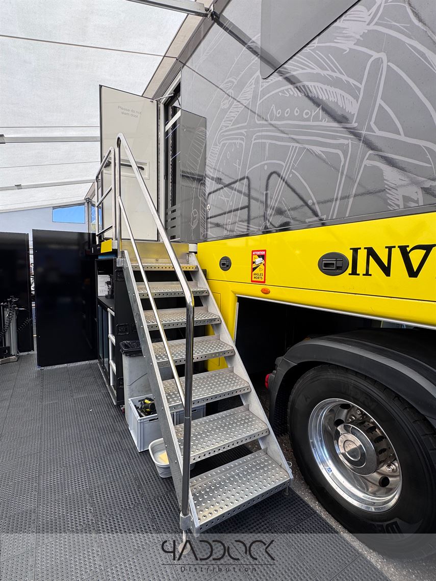 racing-trailer-wmt-invicta-racing-formula-2-i