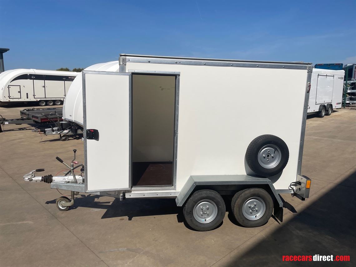 blue-line-box-trailer