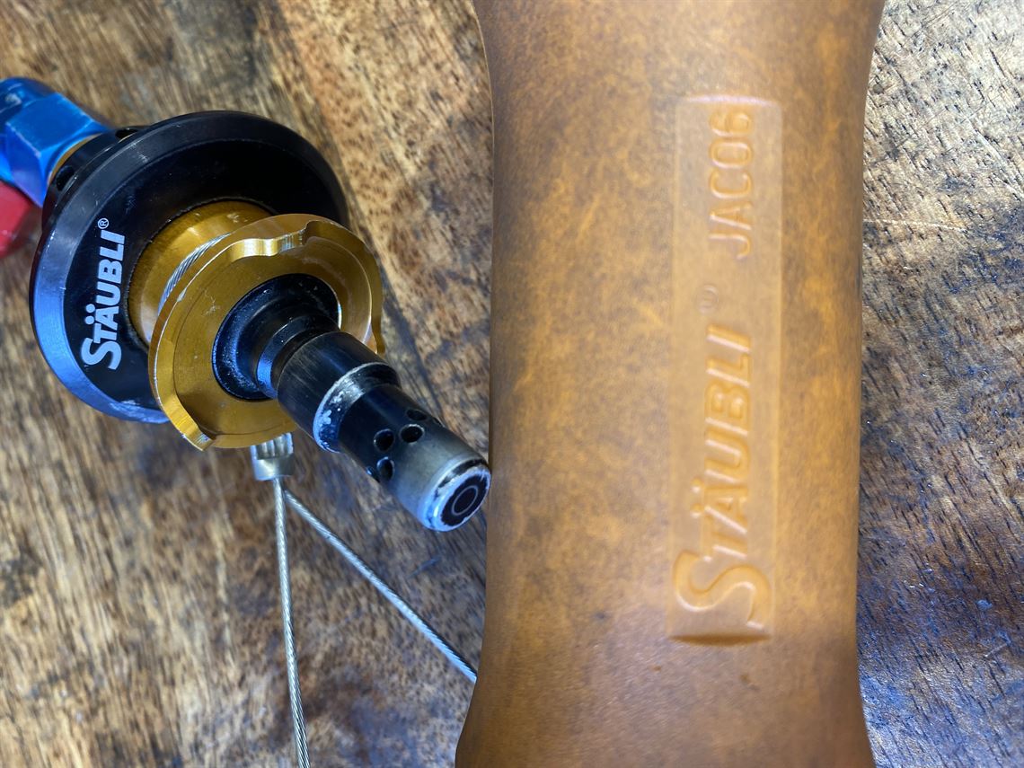 staubli-air-jack-larnce