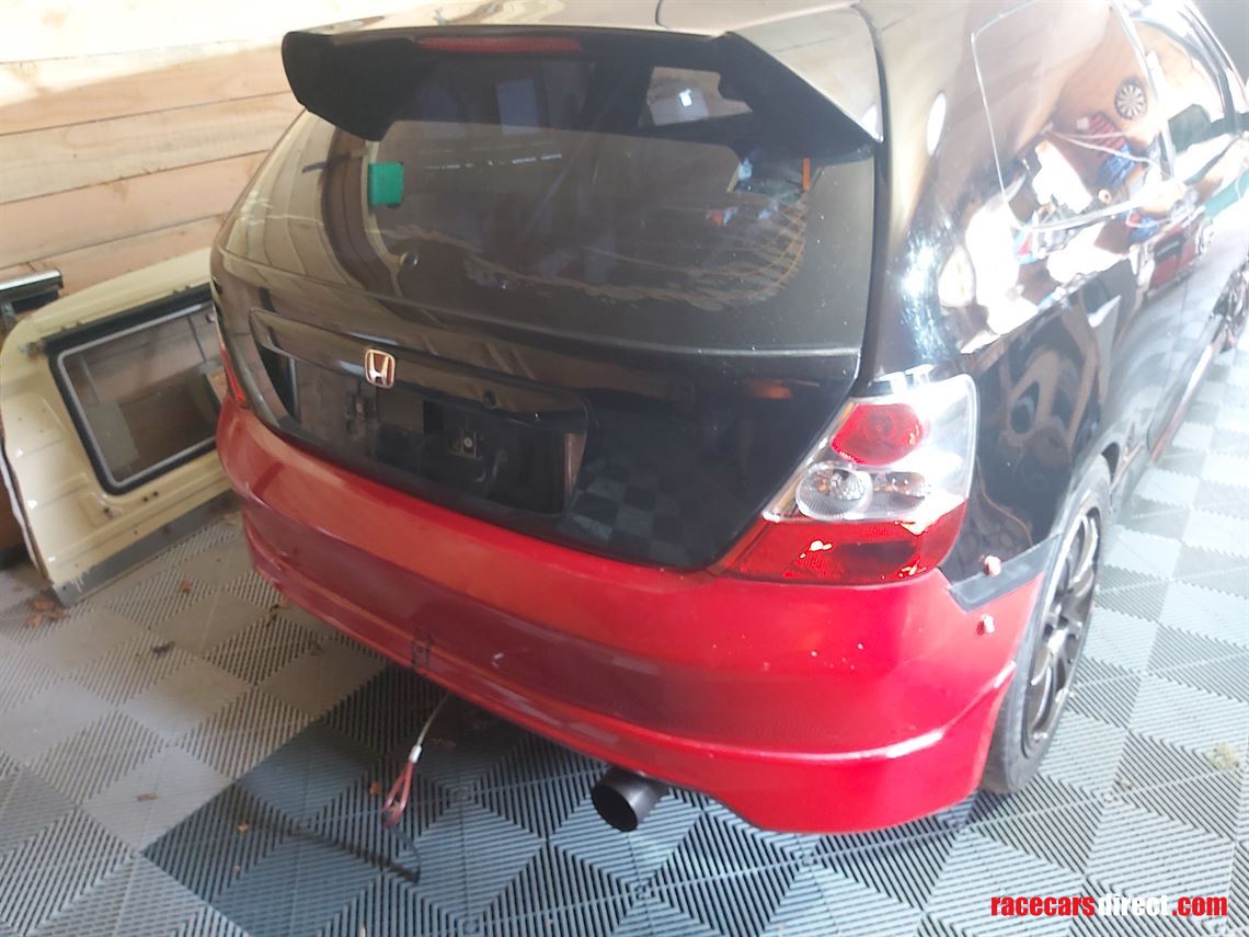 honda-civic-type-r--