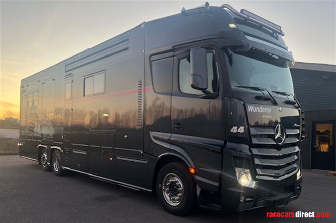 Racecarsdirect.com - STX Racing transporter and living