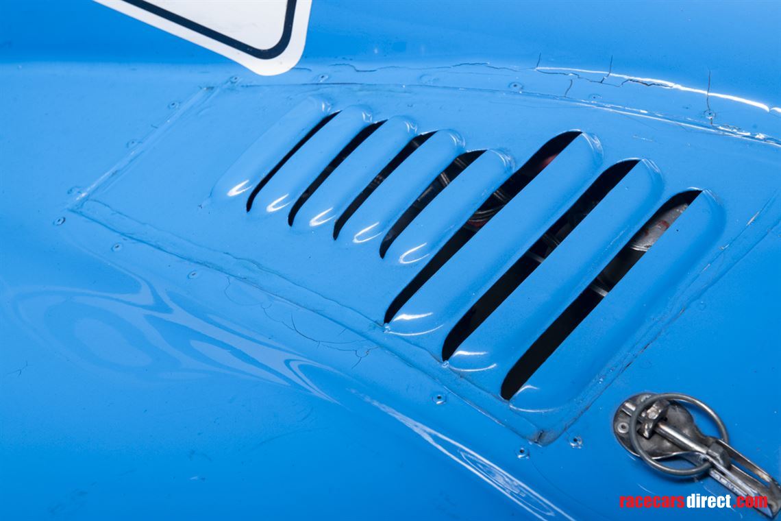 morgan-plus-8-gtr-big-blue