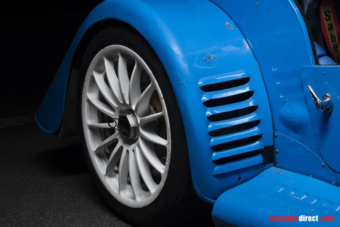 morgan-plus-8-gtr-big-blue