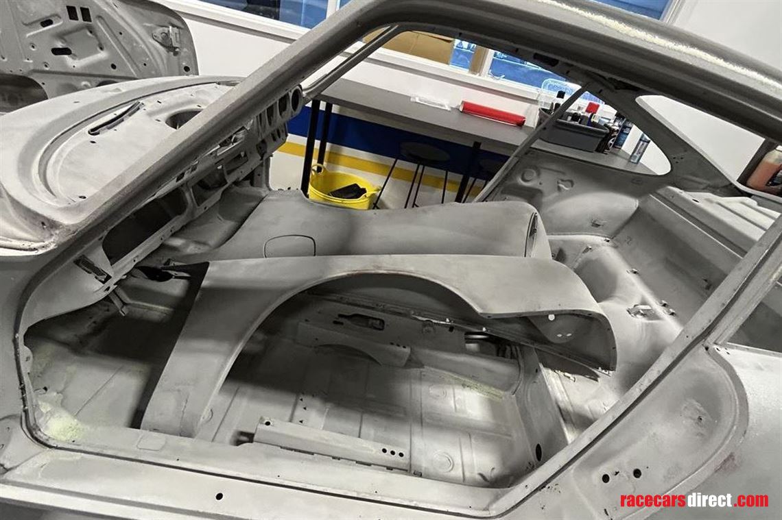 Racecarsdirect.com - Porsche 911 1984 Shell