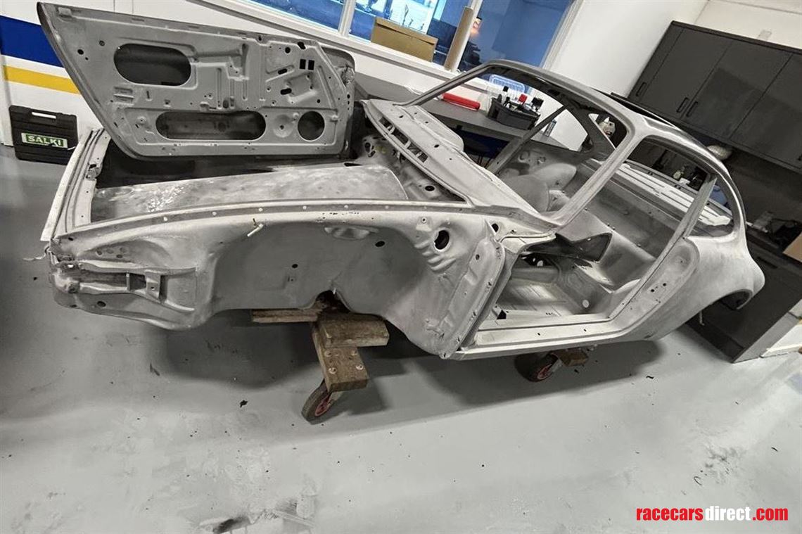 Racecarsdirect.com - Porsche 911 1984 Shell