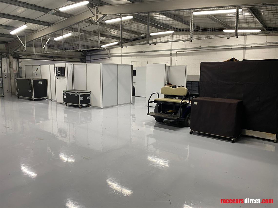 caseliner-magseam-23-car-garage-boarding