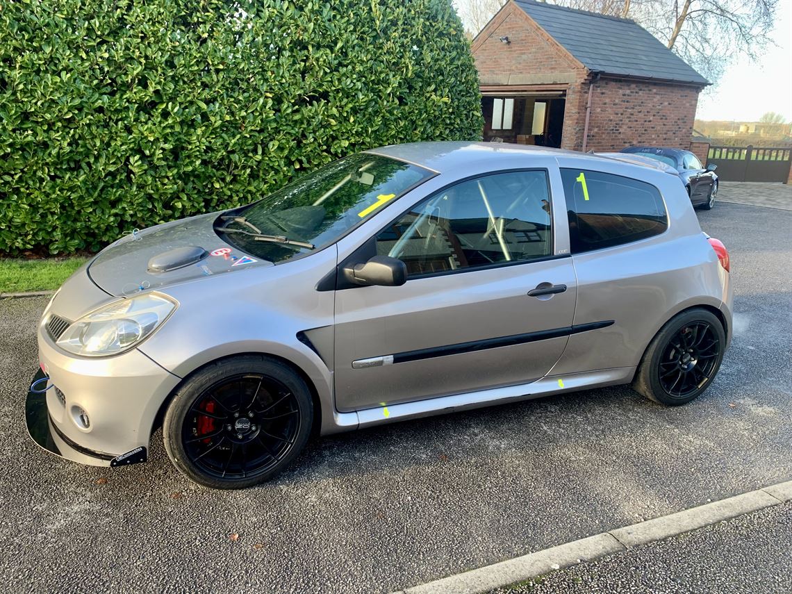 clio-197-cup-car-race-ready