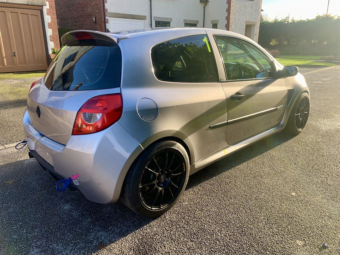 clio-197-cup-car-race-ready