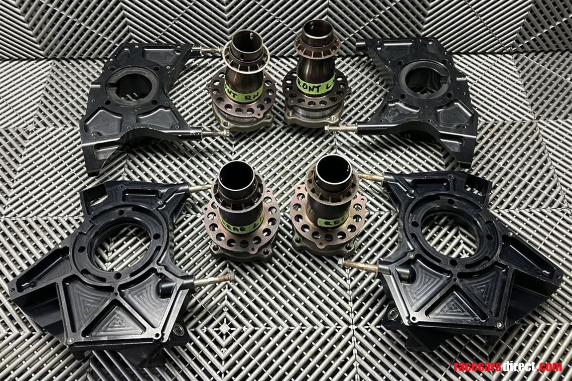 new-gt3-race-car-center-lock-kit-and-hubs-sus