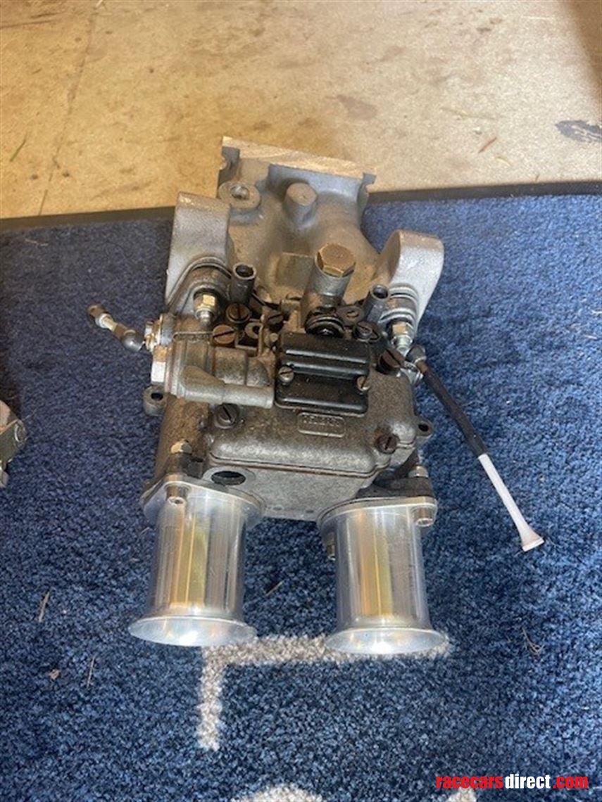 dellorto-triple-carburettors