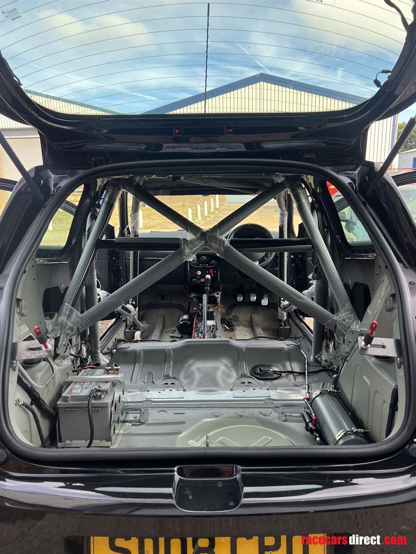 renault-clio-197-road-legal-track-car