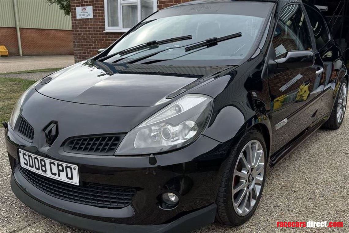 renault-clio-197-road-legal-track-car