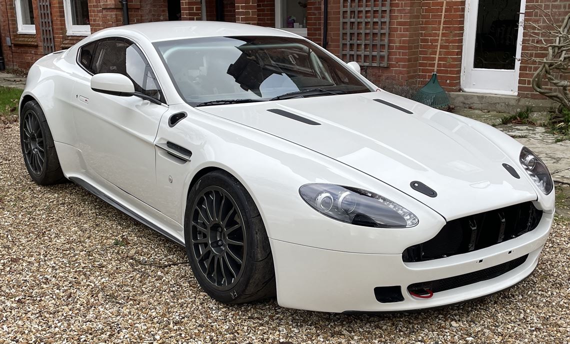 aston-martin-n24-gt4-very-rare-manual-gearbox