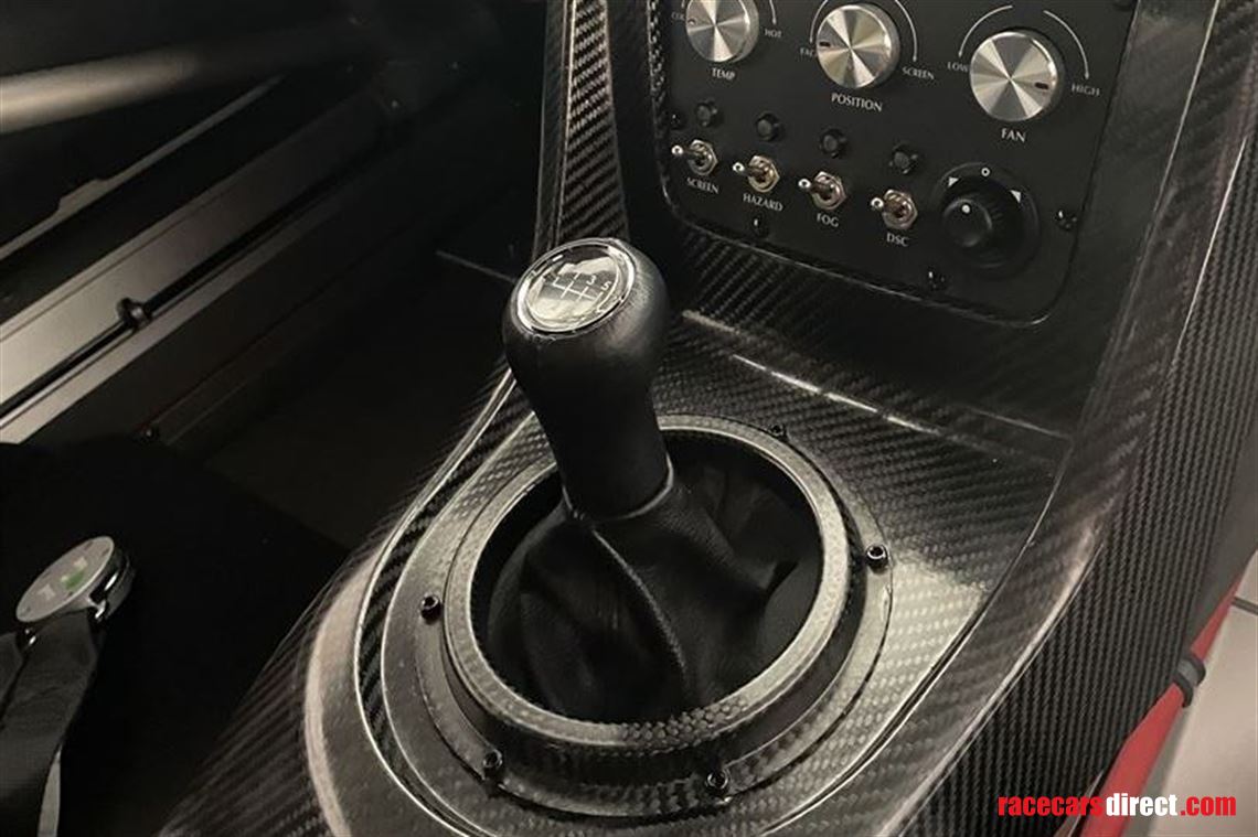 aston-martin-n24-gt4-very-rare-manual-gearbox