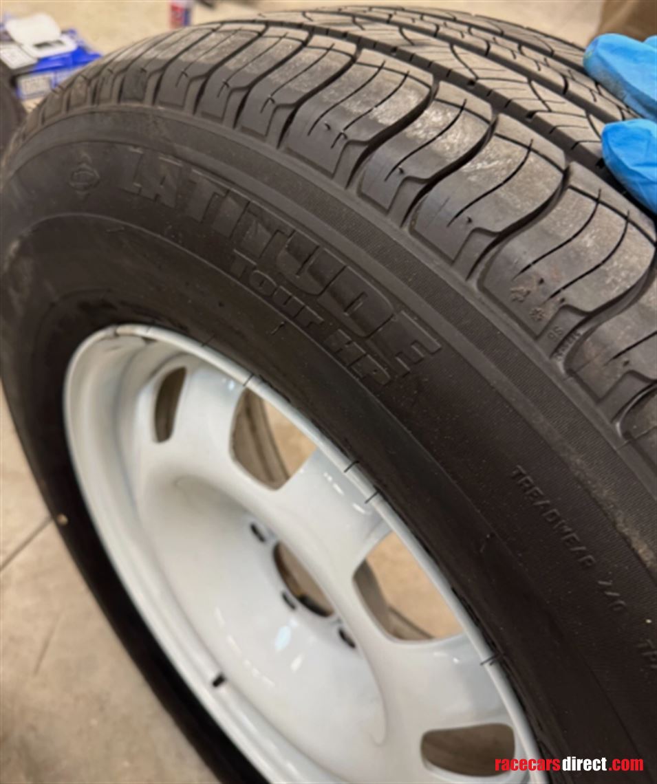 land-rover-defender-white-wheels-set-of-5