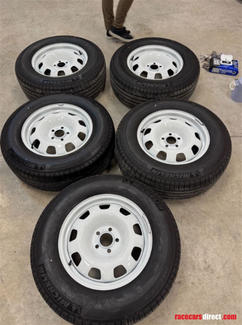 land-rover-defender-white-wheels-set-of-5