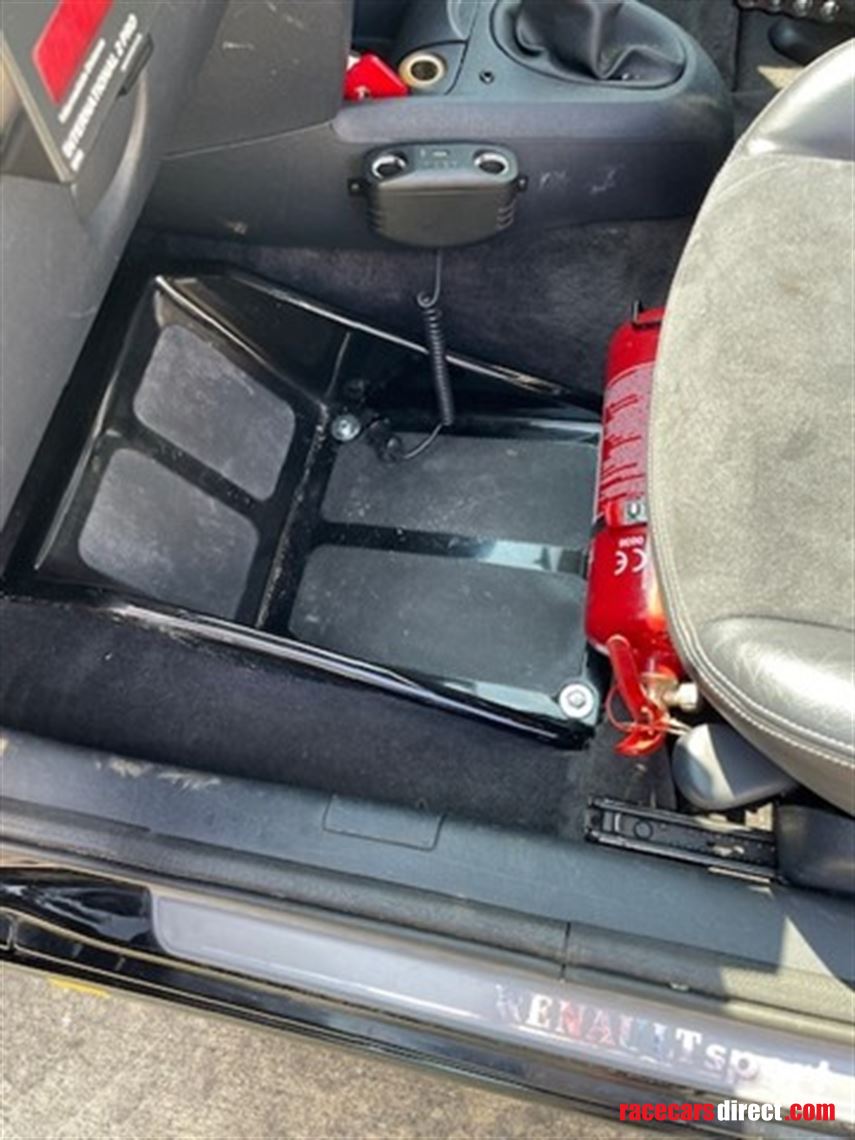 renault-clio-182---road-rally-car