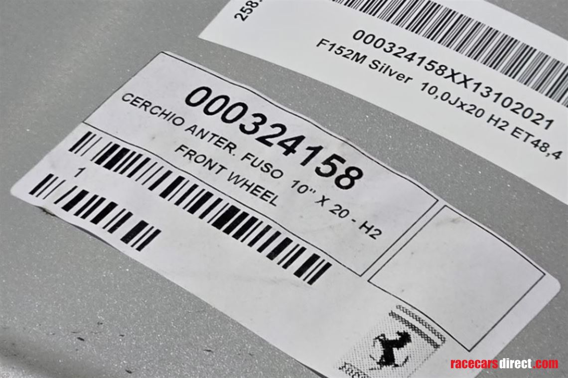 new-ferrari-812-gtssuperfast-oem-silver-wheel