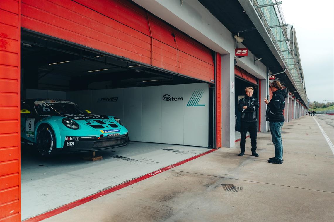 walling-system-for-motorsport