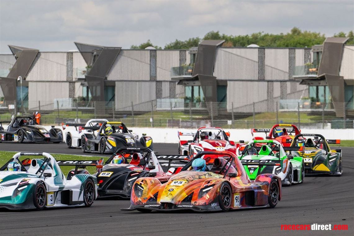 race-at-donnington-gp-in-the-radical-cup--sep