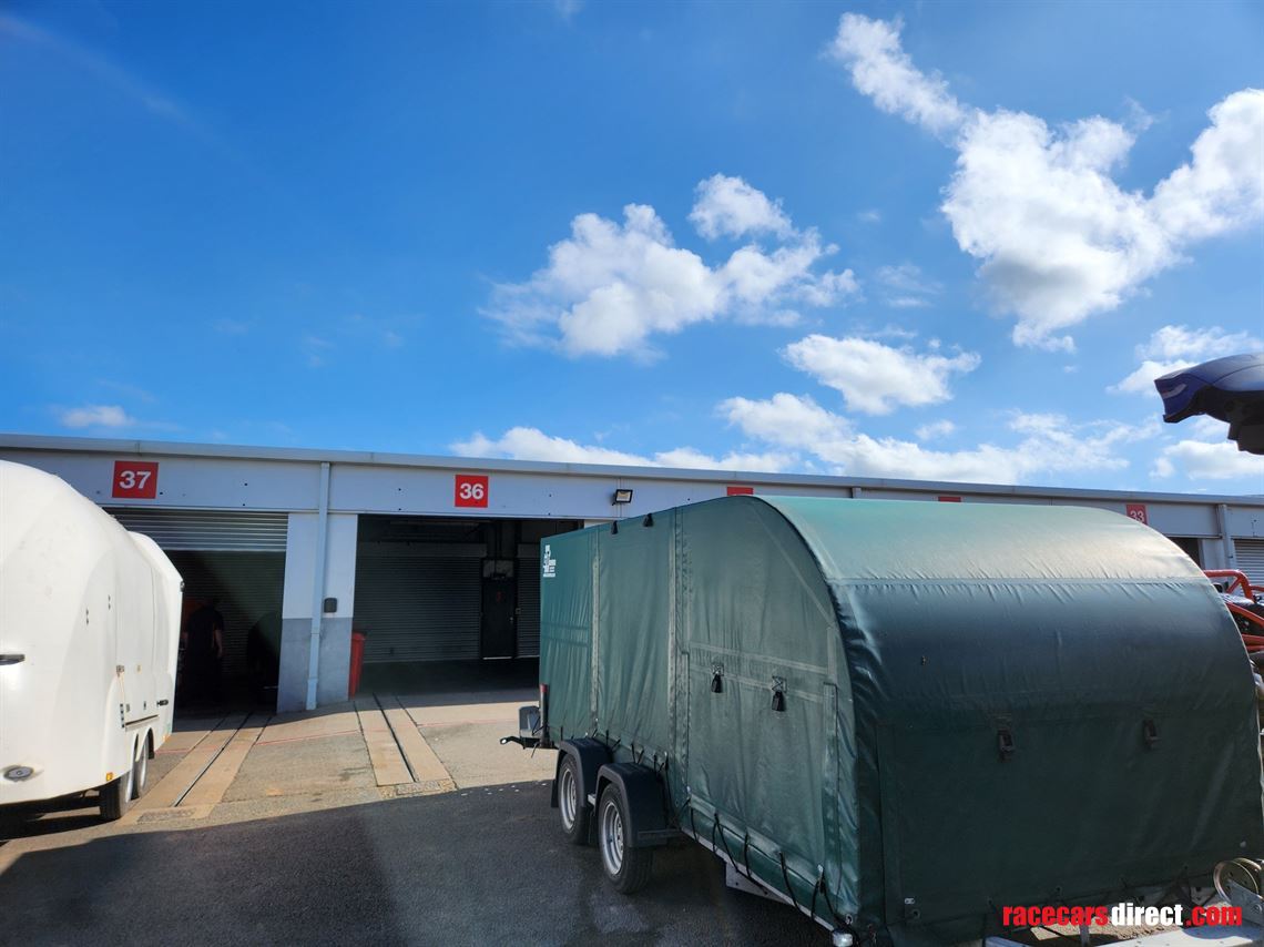 2020-woodford-covered-trailer