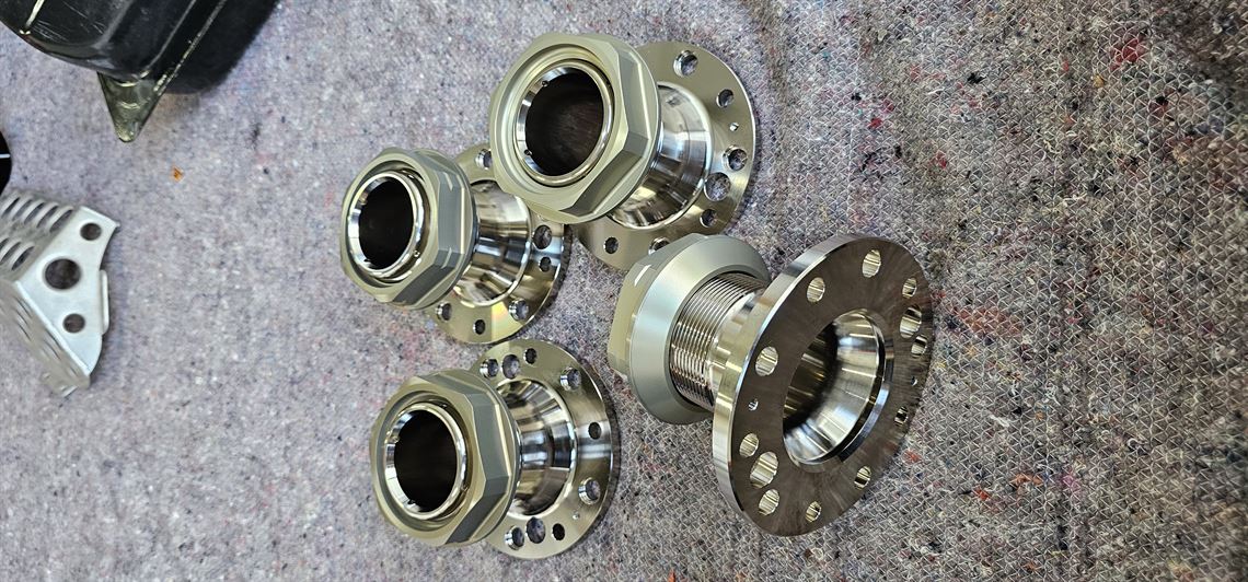 genuine-bmw-motorsport-centerlock