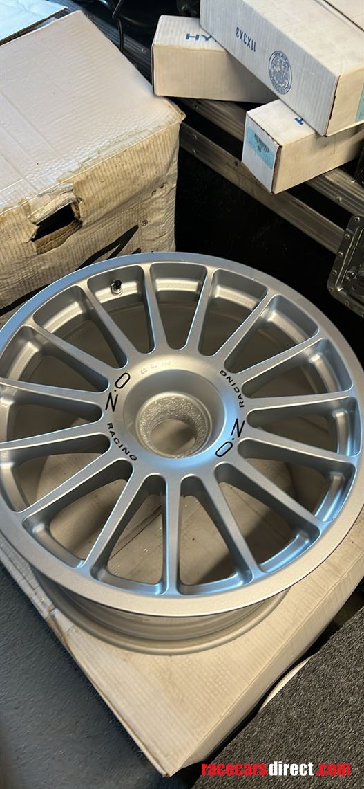 race-car-parts-equipment-lmp2-wheels-etc