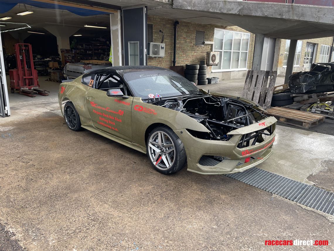 ford-mustang-2024-full-carbon-kevlar