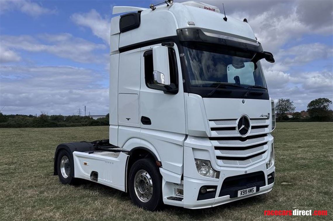 merecedes-giga-space-on-ali-wheels-and-super