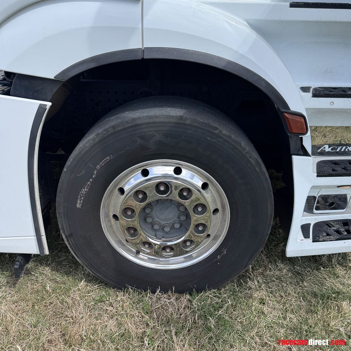 merecedes-giga-space-on-ali-wheels-and-super