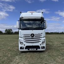 merecedes-giga-space-on-ali-wheels-and-super