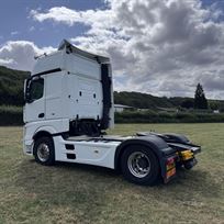 merecedes-giga-space-on-ali-wheels-and-super