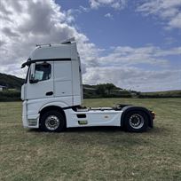 merecedes-giga-space-on-ali-wheels-and-super