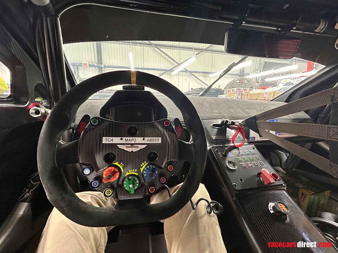 aston-martin-vantage-v12-gt3