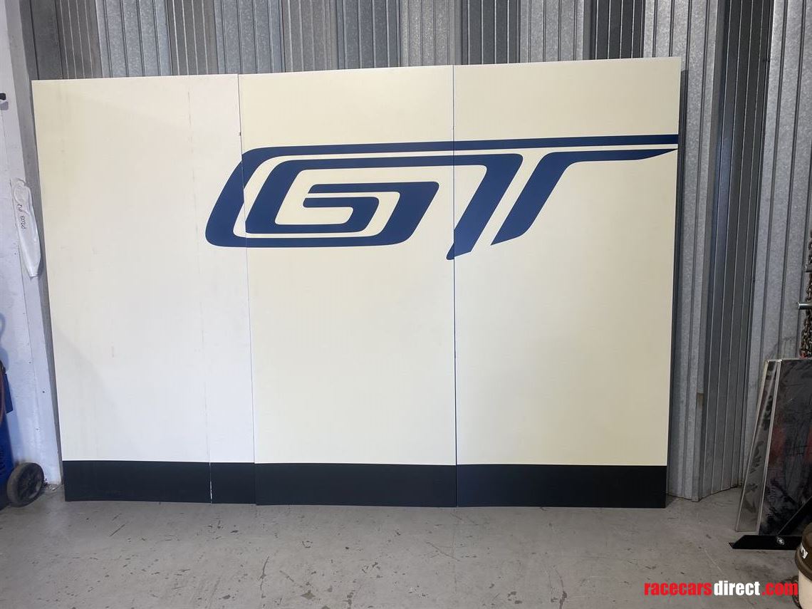 ford-gt40-pit-boarding