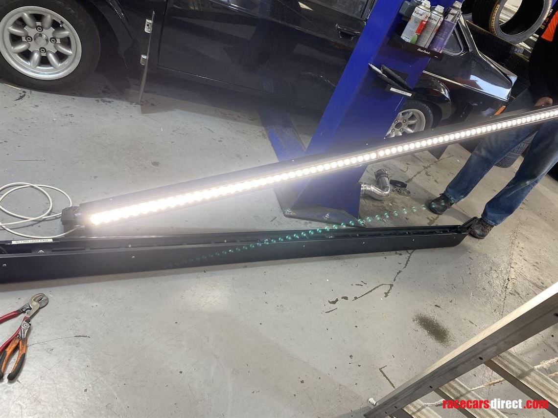 ford-gt40-pit-boarding