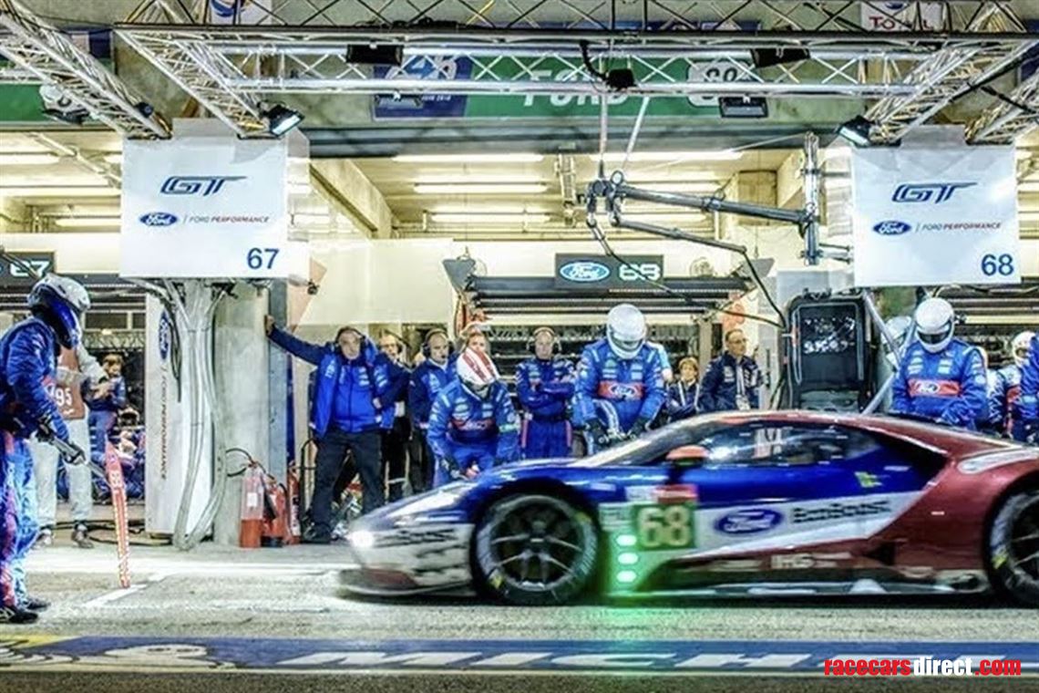 ford-gt40-pit-boarding