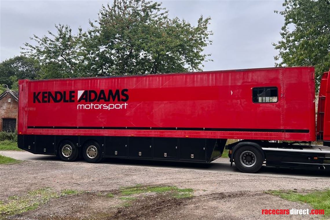 race-trailer-4-5-cars-with-hospitality-and-st