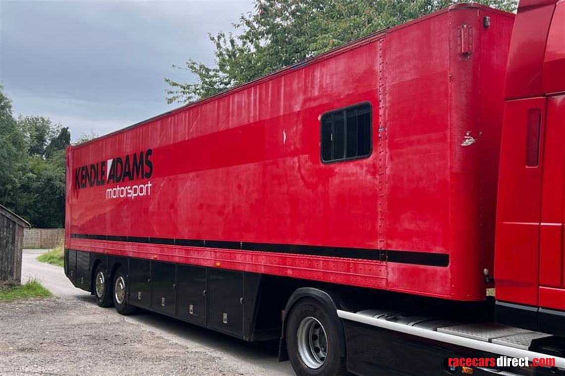 race-trailer-4-5-cars-with-hospitality-and-st