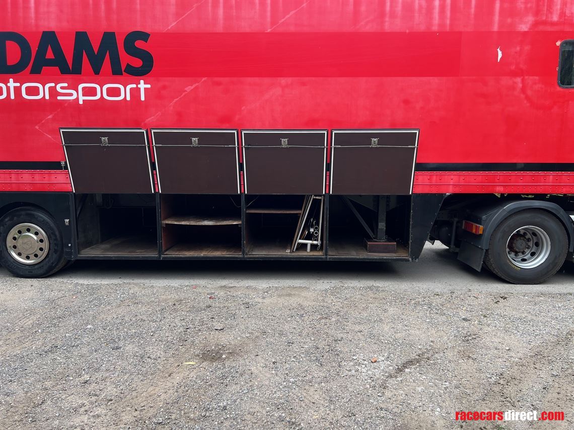 race-trailer-4-5-cars-with-hospitality-and-st