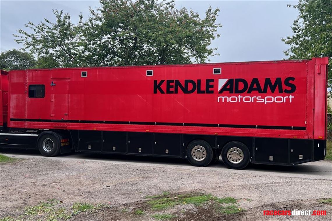 race-trailer-4-5-cars-with-hospitality-and-st